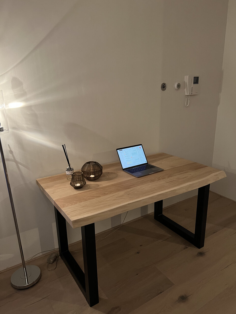 Schreibtisch aus massiver Eiche mit U-Beinen aus Stahl 140 x 80 cm - Home Office
