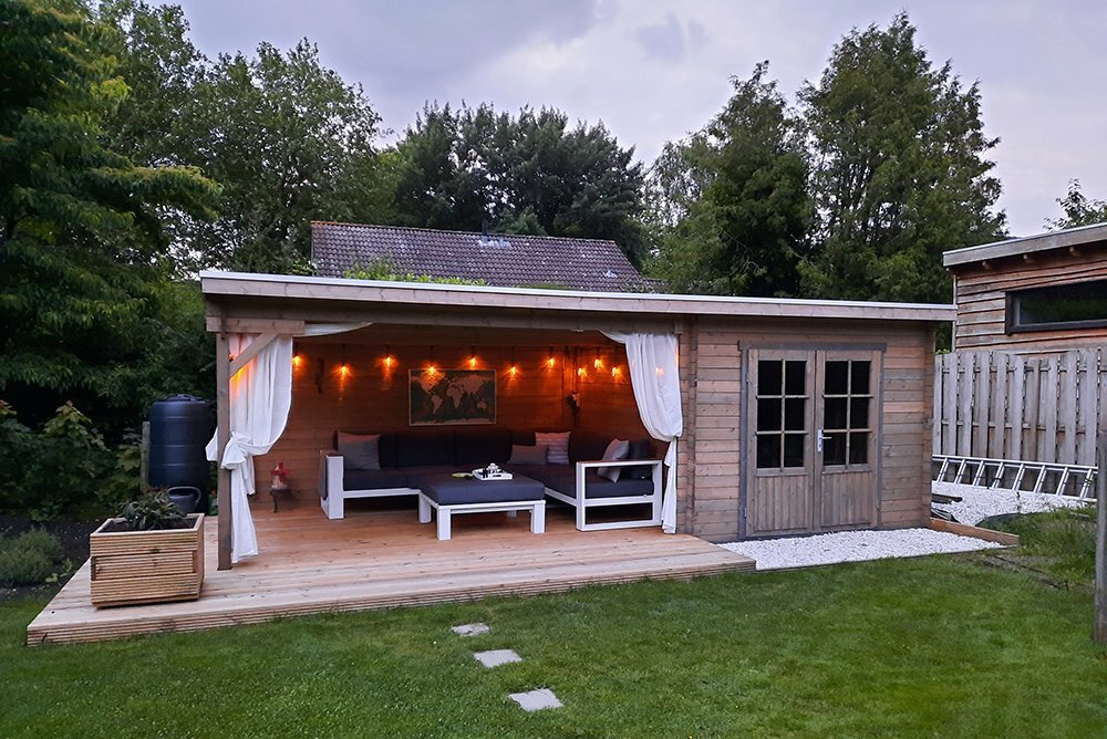 Blockhaus Charlotta mit Uberdachung 700 x 300 x 217 cm - Wandstarke 28 mm
