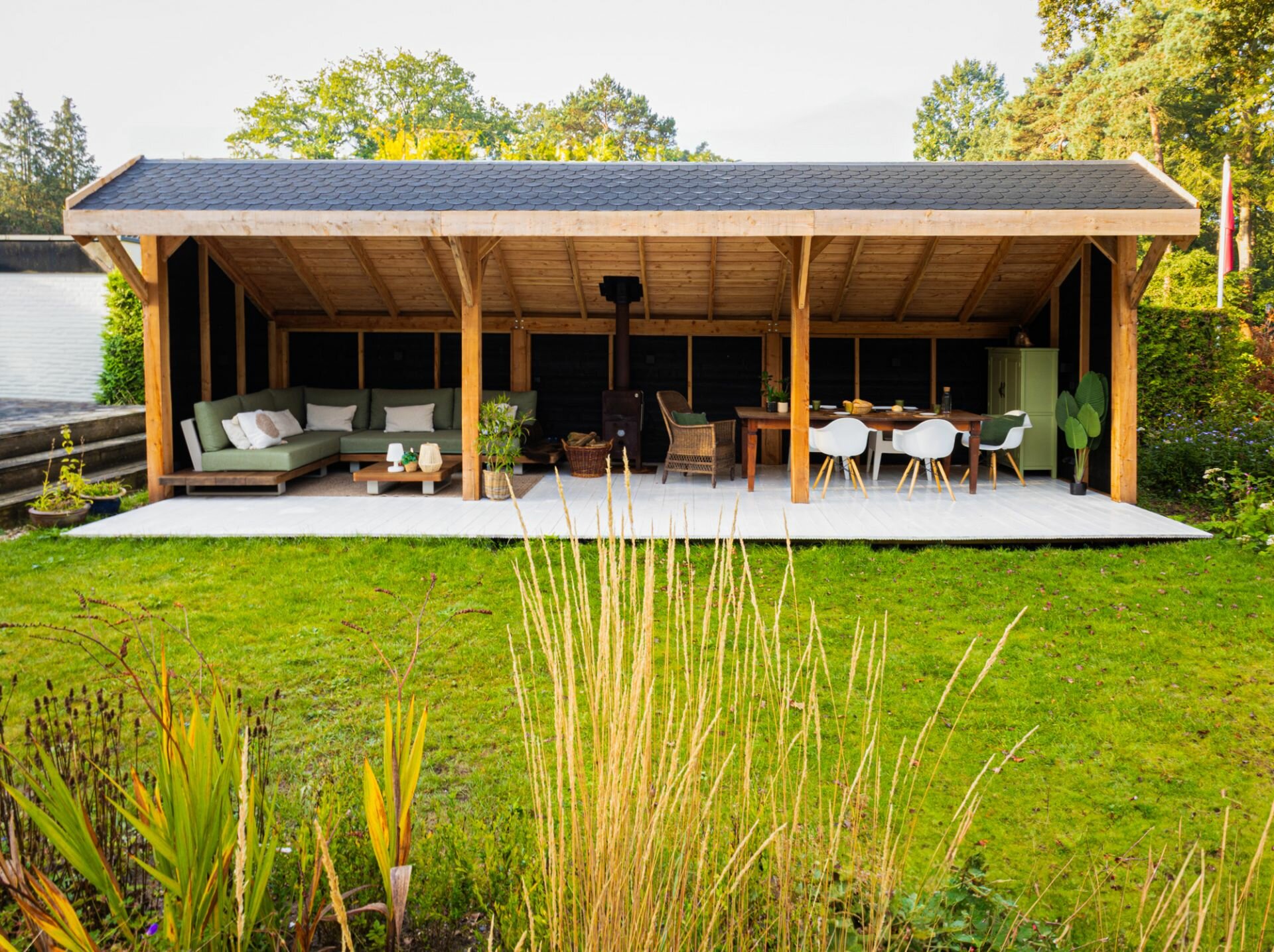 Kapschuur Boekelo Douglas 900 x 340 cm - Zwarte wanden