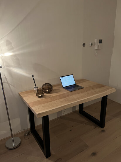 Schreibtisch aus massiver Eiche mit U-Beinen aus Stahl 140 x 80 cm - Home Office