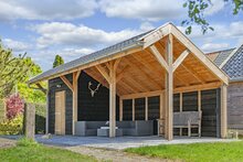 Kapschuur Boekelo Douglas 900 x 340 cm - Zwarte wanden