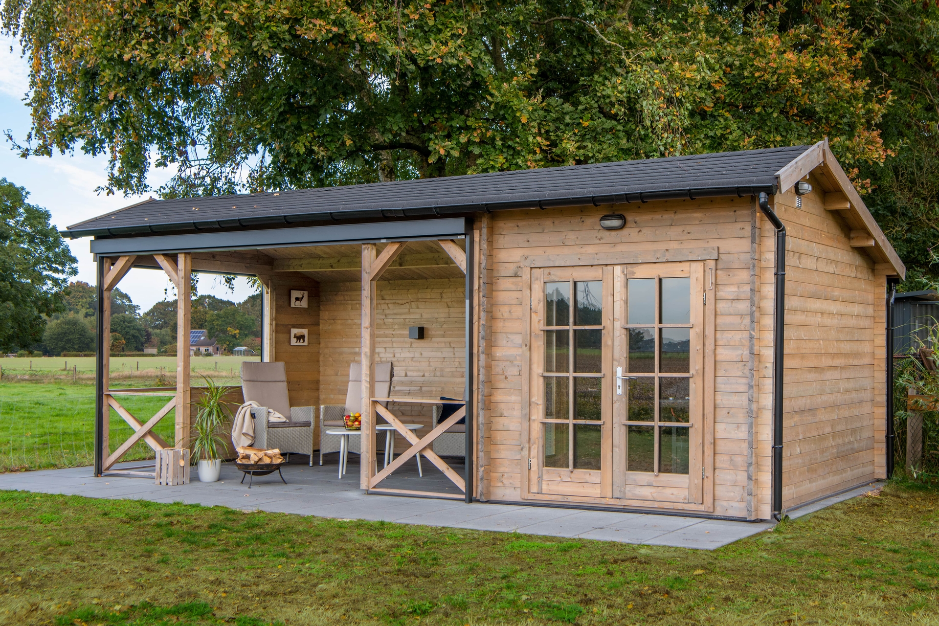 Blockhaus Kukka 700 x 350 x 279 cm - Mit seitlicher Veranda - Wandstarke 40 mm