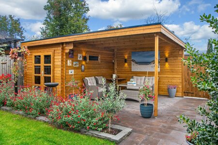 Blockhütte – Gartenhaus Diederick mit Überdachung