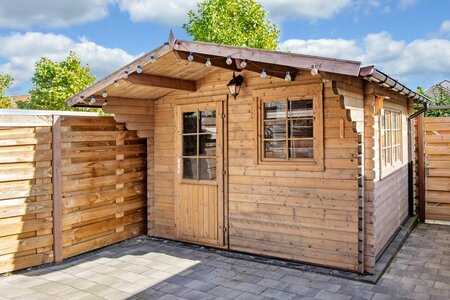 Gartenhaus Riho 320 x 320 cm mit Vordach 120 cm